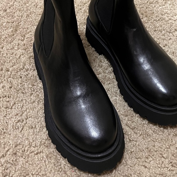 BANANA REPUBLIC ITALIAN LEATHER TALL CHELSEA BOOT - Picture 12 of 15